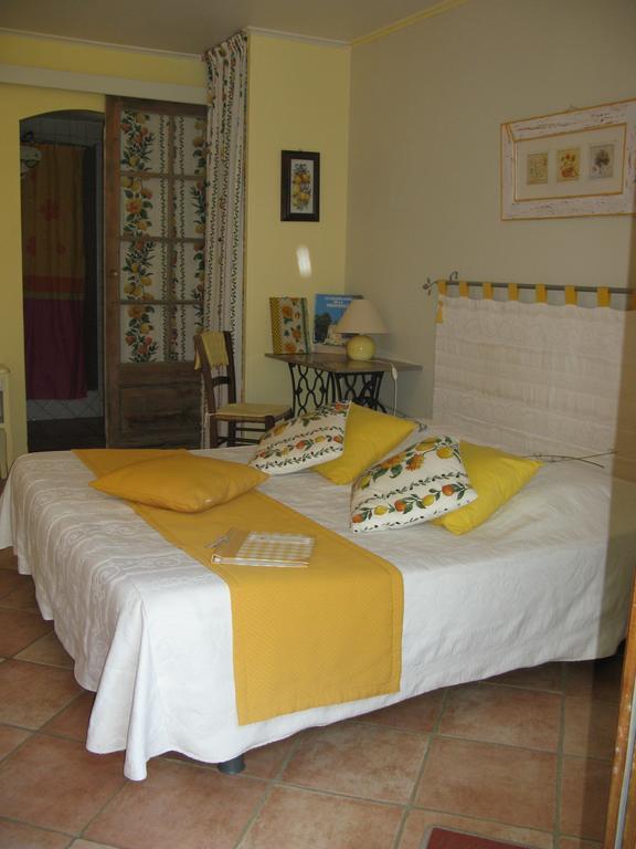 L'Oustaou B&B Piscine & Spa Besse-sur-Issole Værelse billede